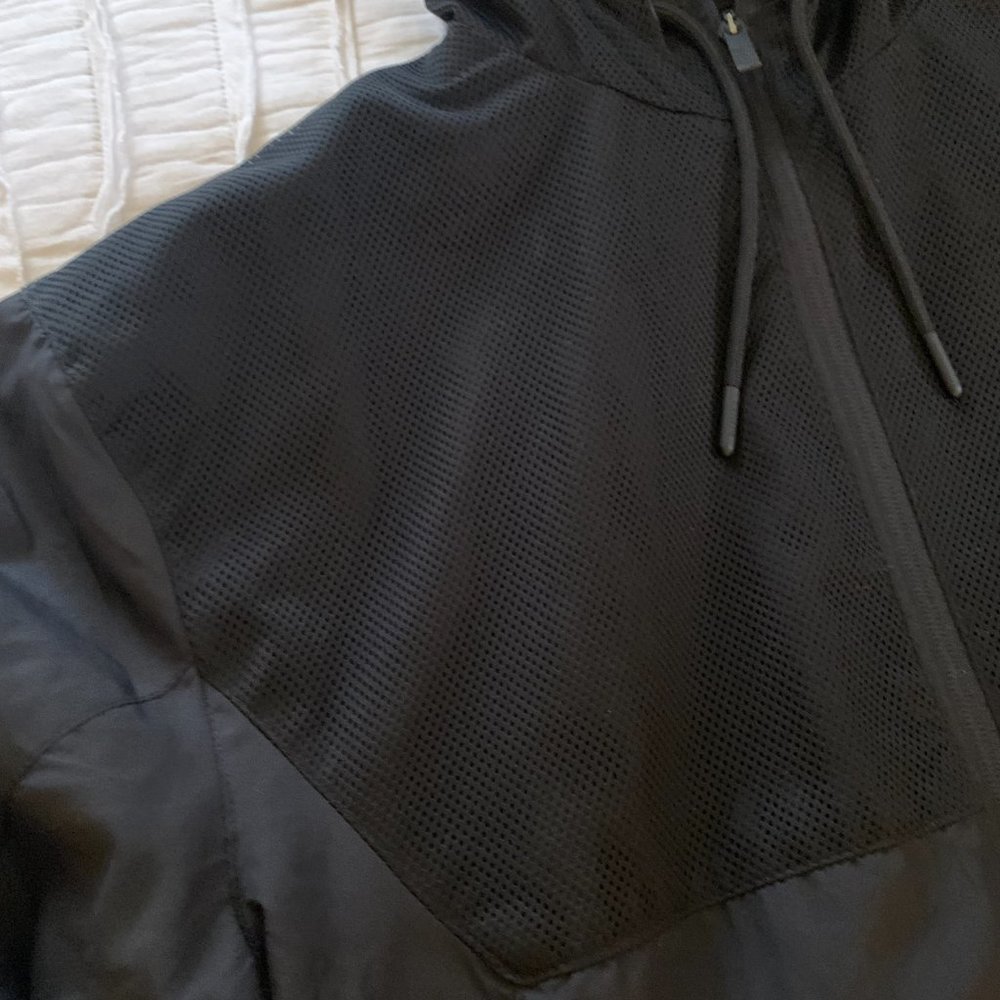 Windbreaker - Picture 5 of 8